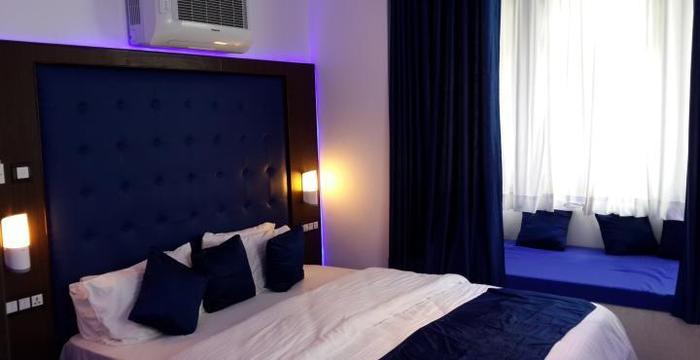 Hotel Mandiram Palace